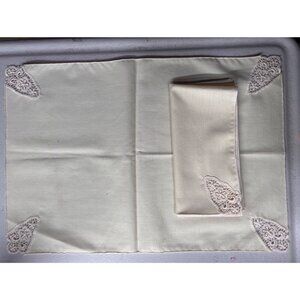 VTG Beige Cotton Dinner Napkins and Placemats Hand Crocheted Corner Accents Lot‎